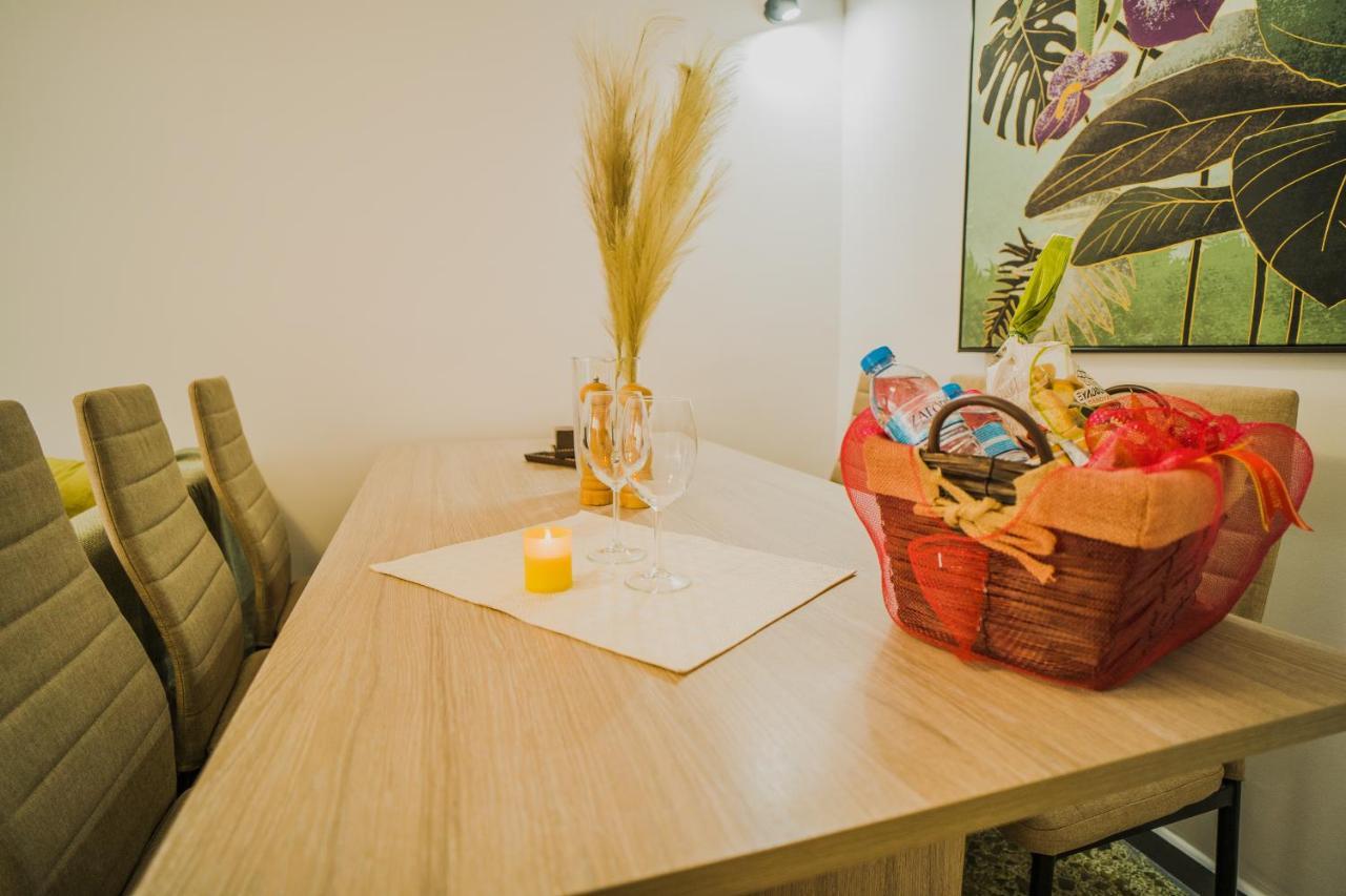 Green Apartment Ground Floor Feel Like Home Properties Saronida Exterior foto