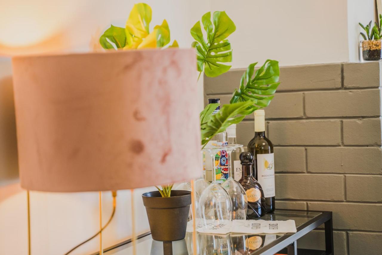 Green Apartment Ground Floor Feel Like Home Properties Saronida Exterior foto